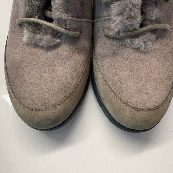 UGG Bridgit Womens 6.5 Wedge Boots Waterproof Suede Leather Sheepskin Lined Grey - Picture 12 of 12